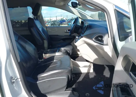 2020 Chrysler Pacifica Touring L z USA, uszkodzony, nr VIN 2C4RC1BG7LR113856